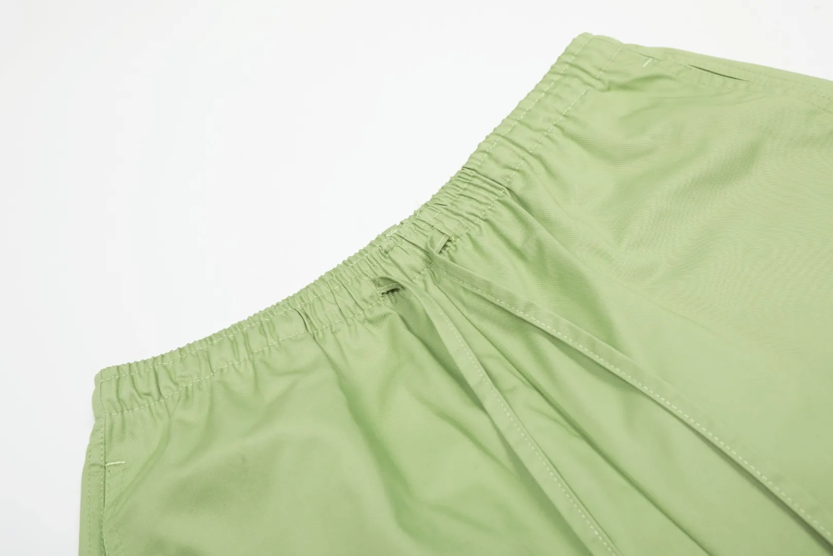 P166 💰 "Top quality" Style number: 1102# [Ralph Lauren Paul small label war horse basic classic shorts] ✅Ralph Lauren Ralph Lauren dopamine war horse small label outdoor shorts ✅Summer fresh, classic and versatile drawstring basic classic shorts ✅Lazy style must-have item The upper body has a fresh feeling ✅Nylon silk floss is smooth and soft, highly breathable and not stuffy ✅Specialized for platform live broadcast, wholesale entity, summer running volume ✅Simple and easy to match, light American style, super great ✅Standard for summer, small and sexy is YYDS, a must-have for petite girls. Size: S-L #Elastic waistline can be stretched. Color: Black, White, Light Blue, Off-white, Pink, Light Green, Khaki